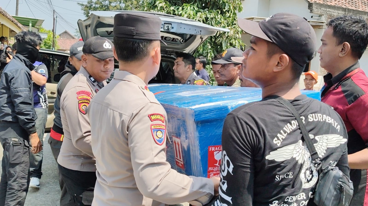 Korban Virgo Transport  Asal Kediri Dimakamkan, Ikut Mertua Kirim ke Banjarmasin