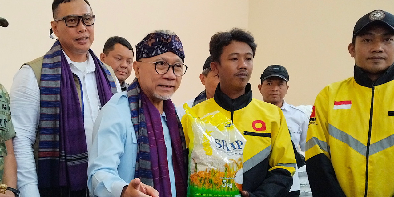 Bulog dan Kemenko Pangan Bagikan Langsung 7.542 Ton Beras Banpang di Kediri