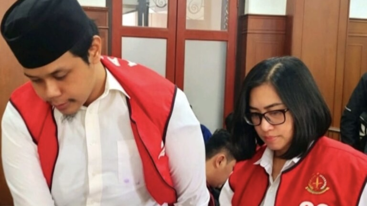 Dua terdakwa, Dimas Helmi dan Virta Resia Pangestu, dituntut hukuman 12 tahun penjara oleh jaksa penuntut umum (JPU). (Foto: Sujianto/jatimnow.com)