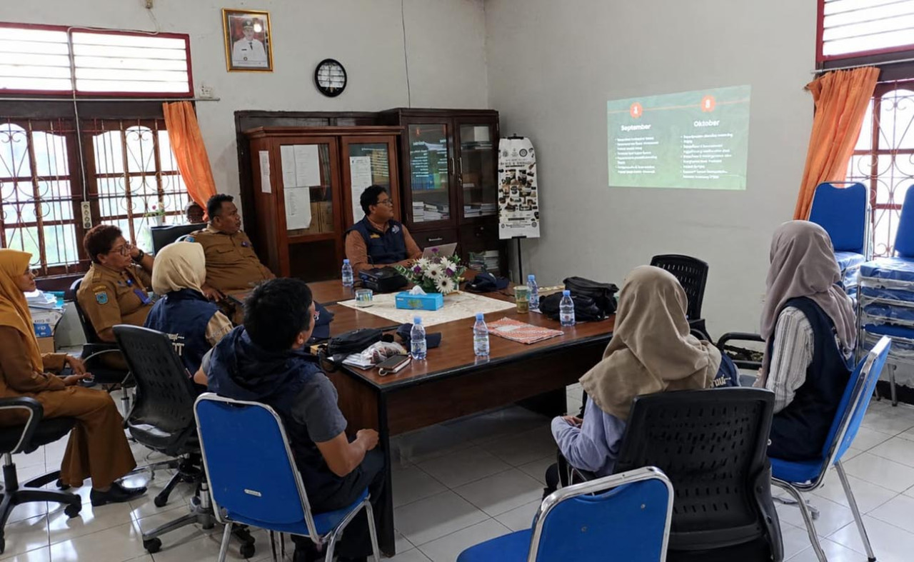 Tim Ekspedisi Patriot Unair menggandeng Diskominfo Manokwari merancang website promosi produk UMKM di kawasan transmigrasi Prafi. (Foto/jatimnow.com)