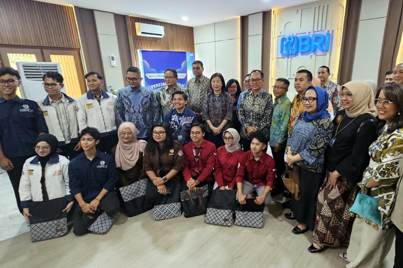 Gerai CERDAS PeKA Hadir di UNAIR, BRI Bekali Mahasiswa Hadapi Risiko Finansial