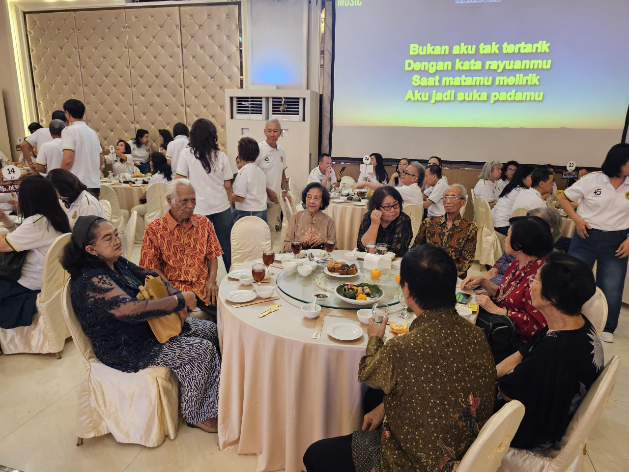 Sejumlah Dewan Guru dilibatkan dalam reuni (foto: Ni'am Kurniawan/jatimnow.com)