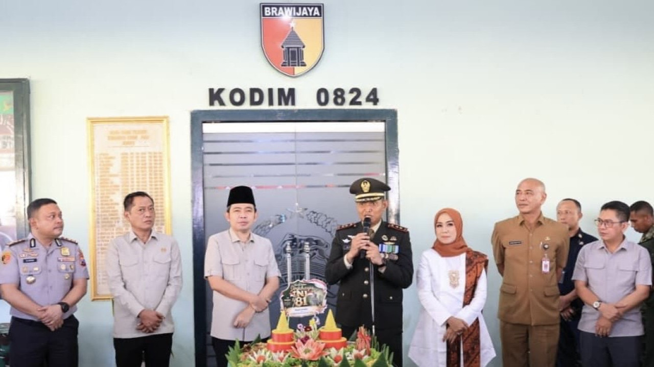 Kejutan HUT ke-81 TNI di Kodim 0824 Jember. (Foto: Diskominfo Jember/jatimnow.com)