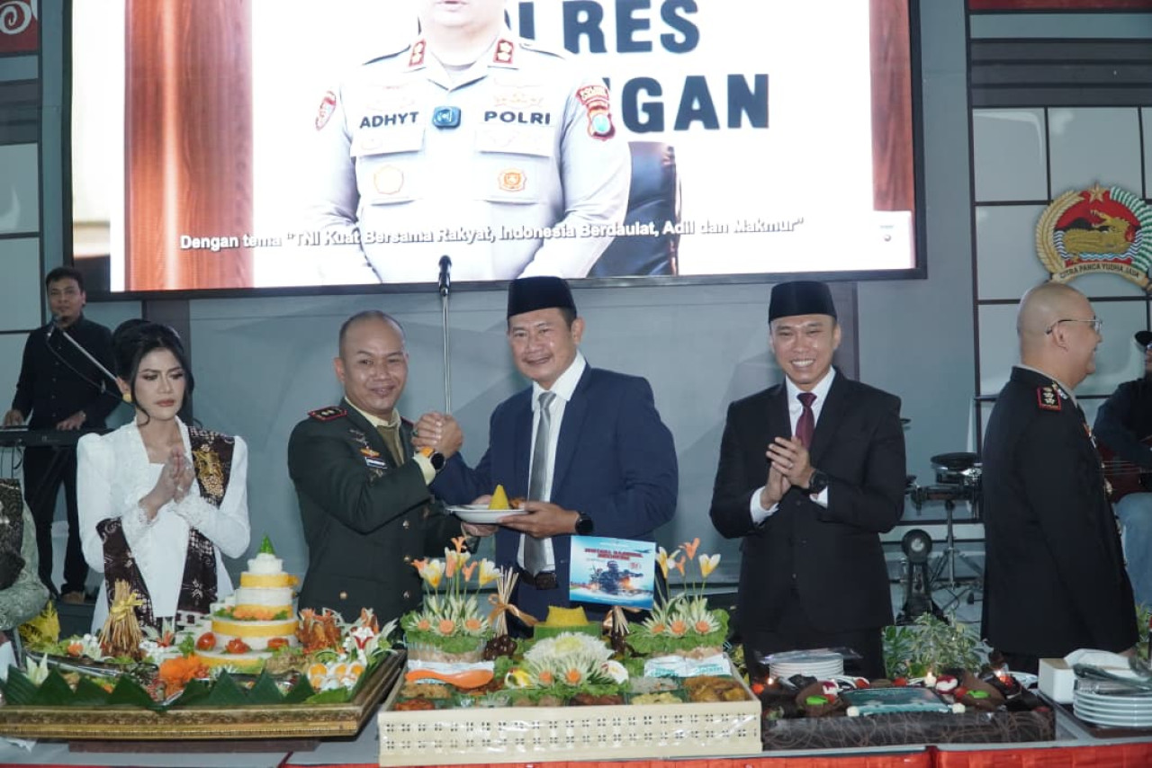 Sukuran HUT ke-81 TNI di Kabupaten Lamongan. (Foto: Humas Pemkab Lamongan for jatimnow.com)
