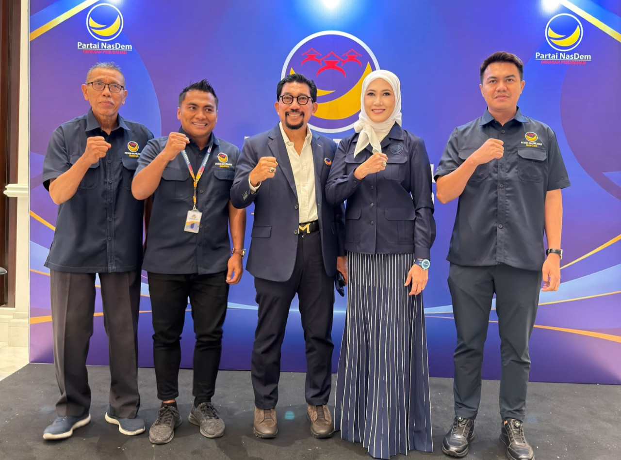 Ketua DPW Petani NasDem Jatim Mulyadi (dua-kiri) bersama Ketua NasDem Jatim Lita Machfud Arifin (dua-kanan) dan anggota Komisi III DPR RI Irjen Pol (Purn) Machfud Arifin di NasDem Tower Jakarta (foto: NasDem Jatim for jatimnow.com)