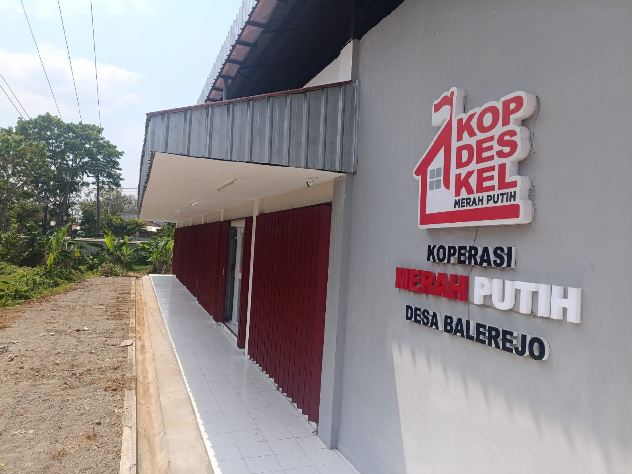 Salah satu bangunan KDMP di Tulungagung yang siap beroperasi. (Foto: Bramanta/jatimnow.com)