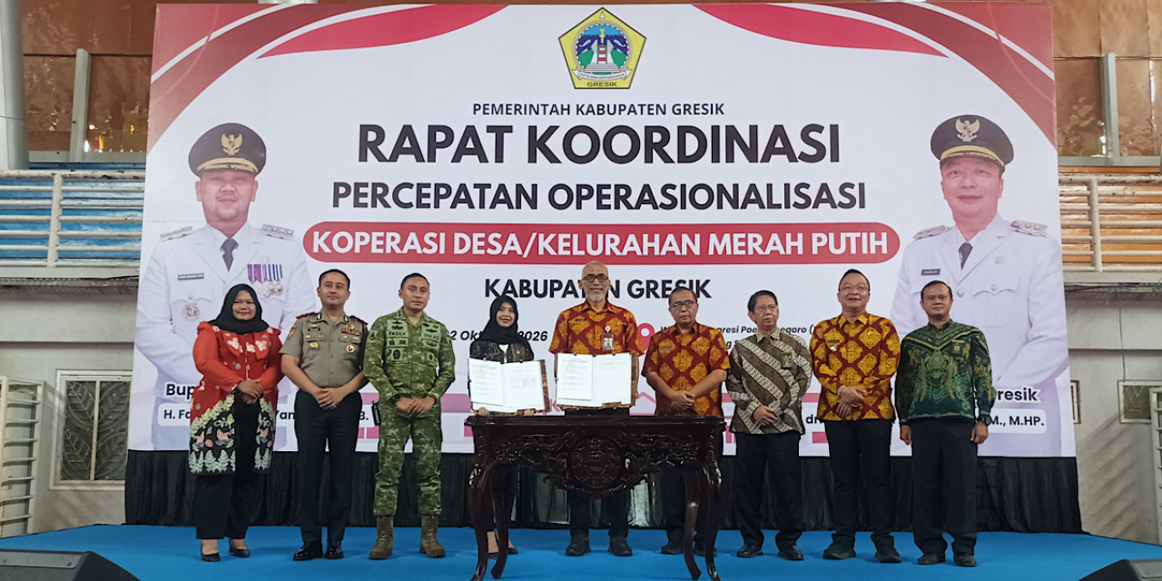 Acara penandatanganan berita acara hasil verifikasi dan validasi Koperasi Desa dan Kelurahan Merah Putih (KDKMP) Kabupaten Gresik. (Foto: Sahlul Fahmi/jatimnow.com)