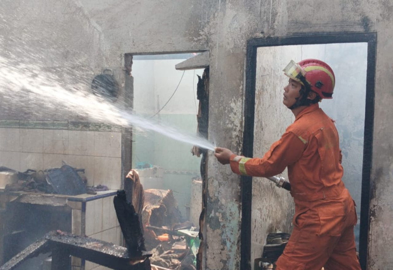 Rumah milik Misyana ludes terbakar dalam peristiwa kebakaran yang terjadi berulang kali. (Foto: Sugianto/jatimnow.com)