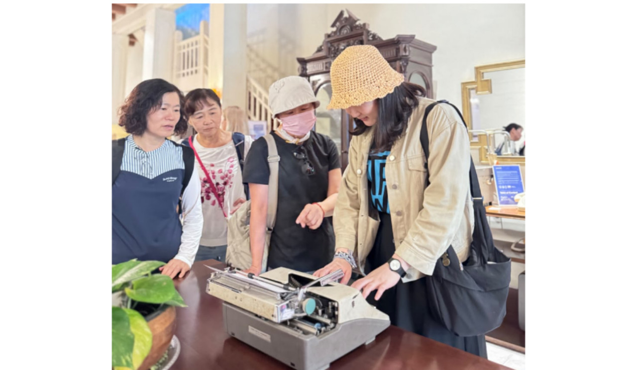Kokoon Hotel Surabaya hadirkan konsep Living Museum. Tamu bisa belajar sejarah perkantoran era 1900-an lewat artefak unik. (Foto/jatimnow.com)