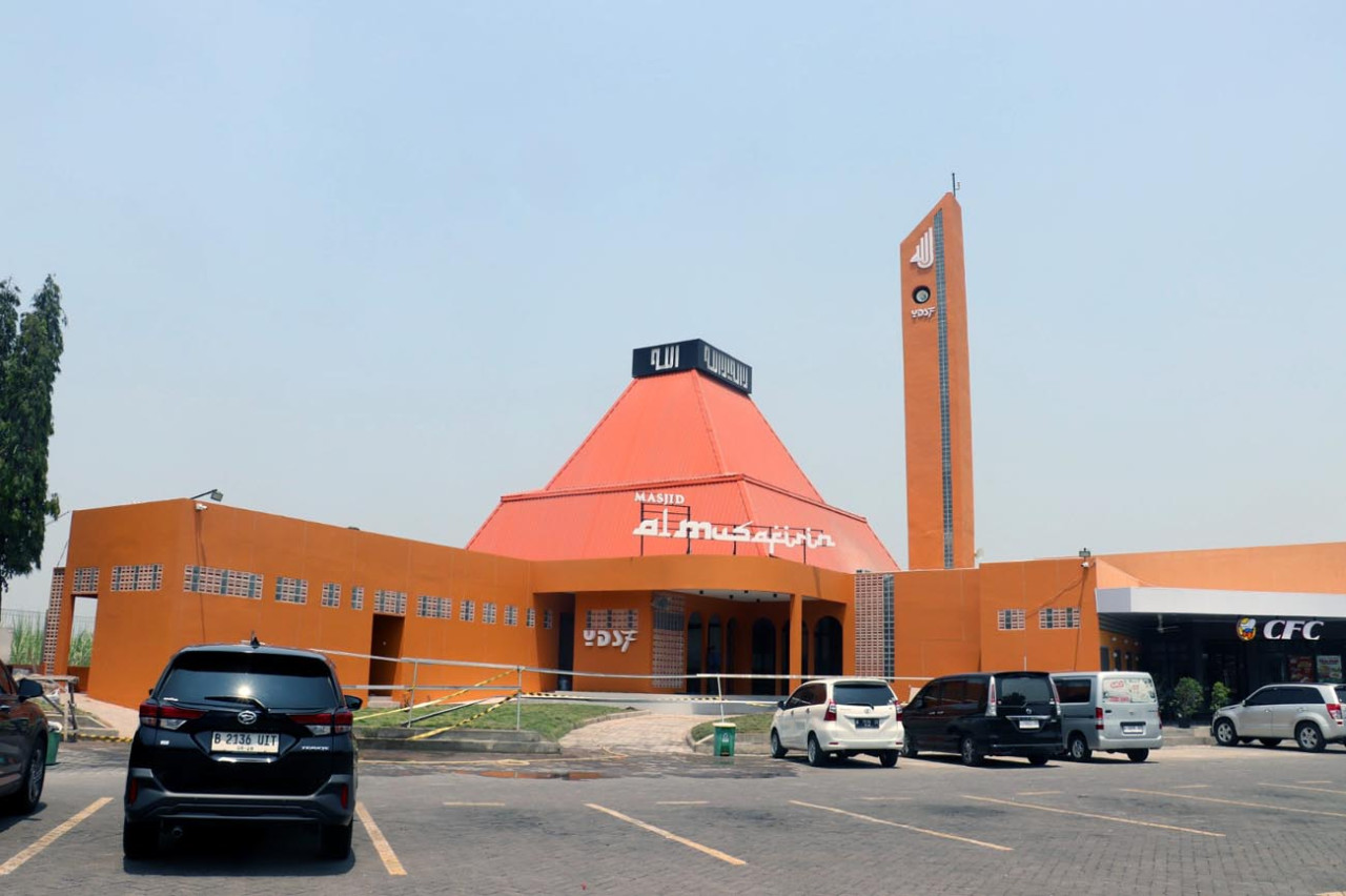 Masjid Al Musafirin di Rest Area 753 B Tol Surabaya-Gempol resmi beroperasi.  (Foto: YDSF for jatimnow.com)