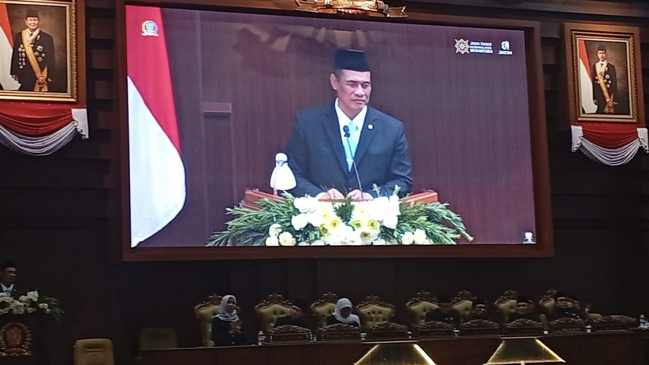 Mentan Amran saat menghadiri Rapat Paripurna Istimewa DPRD Jawa Timur dalam rangka Hari Jadi ke-81 Provinsi Jawa Timur di Gedung DPRD Jatim, Surabaya. (Foto: Sujianto/jatimnow.com)
