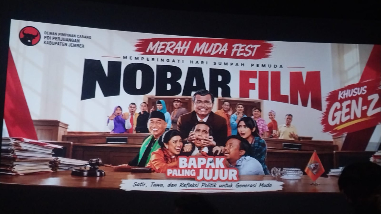 PDI Perjuangan Jember ajak Gen z nonton bareng. (Foto: Martin/jatimnow.com)