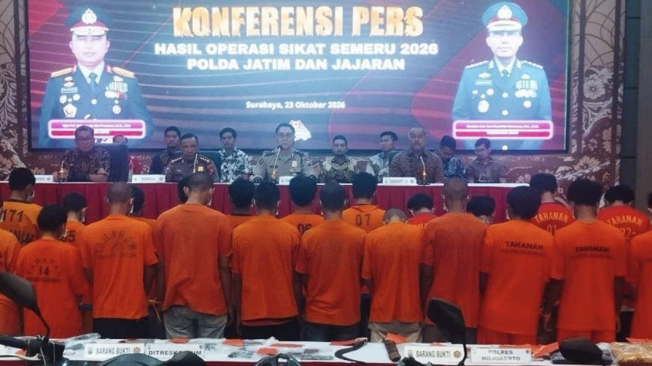 Polda Jawa Timur paparkan hasil Operasi Sikat Semeru 2026 yang berlangsung selama 12 hari, mulai 10-21 Oktober. (Foto: Sujianto/jatimnow.com)