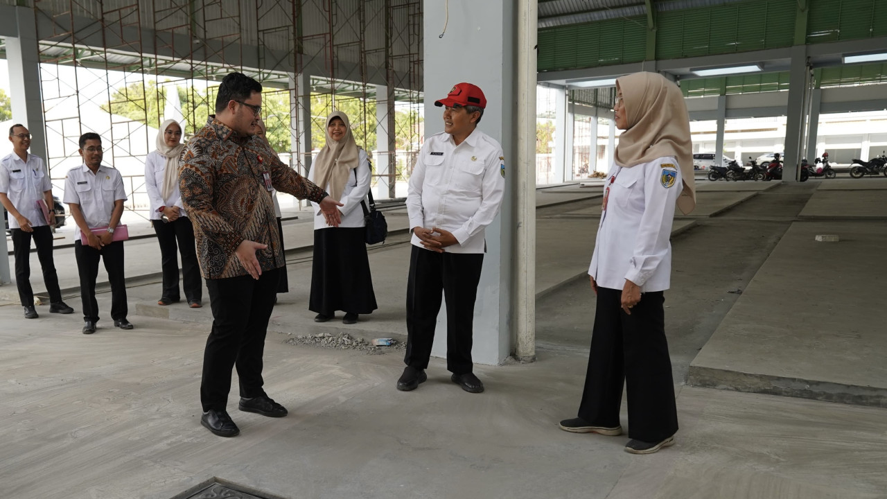 Mas Dhito, saat meninjau progres revitalisasi Pasar Ngadiluwih. (Foto: Pemkab Kediri/jatimnow.com)