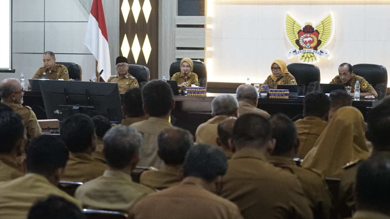 Mbak Vinanda saat memimpin rapat pembahasan progres kegiatan Pemerintah Kota Kediri tahun 2026 di Ruang Joyoboyo. (Foto: Pemkot Kediri/jatimnow.com)