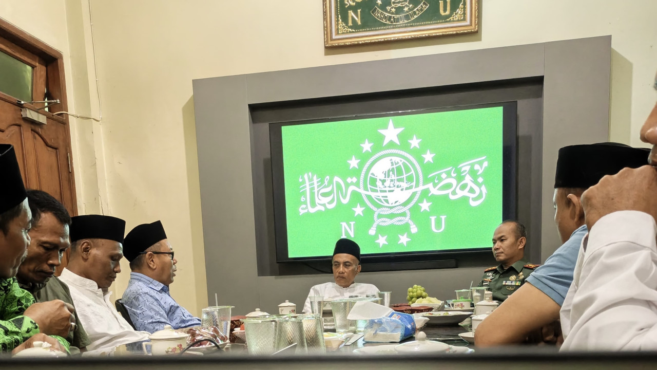 Pertemuan Dandim Lamongan dan PCNU Lamongan membahas kasus dugaan penganiayaan terhadap kepala sekolah. (dok. jatimnow.com)
