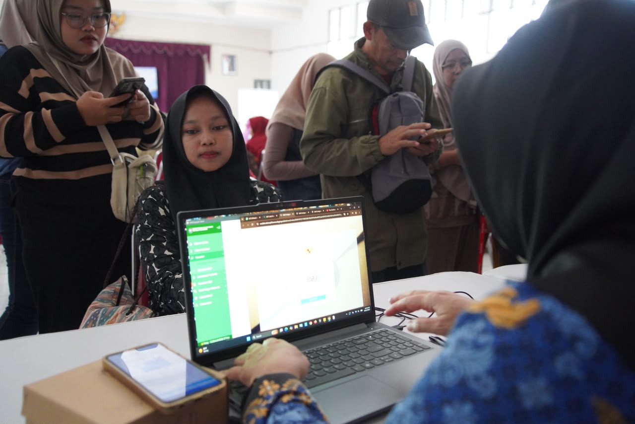 Dispendukcapil Kabupaten Kediri memaksimalkan 28 titik pelayanan kependudukan untuk aktivasi IKD. (Foto: Pemkab Kediri/jatimnow.com)