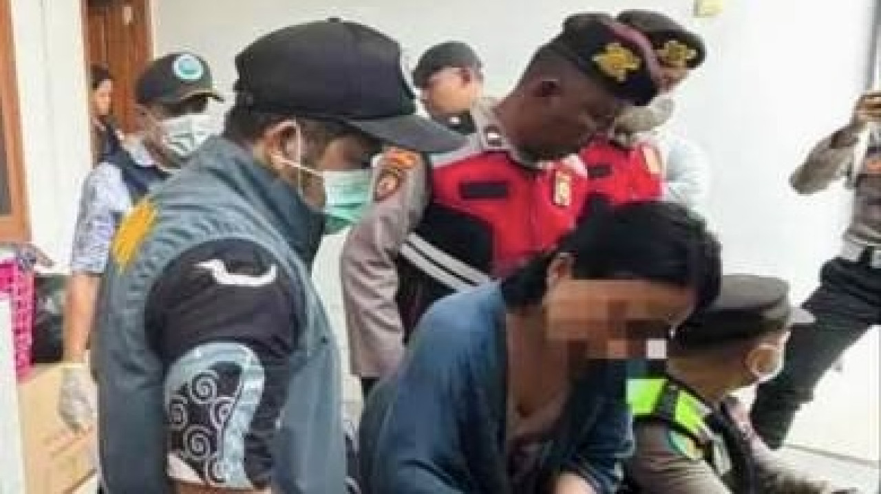 Razia rumah kos di kawasan Dupak, Kecamatan Krembangan, Surabaya. (Foto: Satresnarkoba Polres Pelabuhan Tanjung Perak/jatimnow.com)