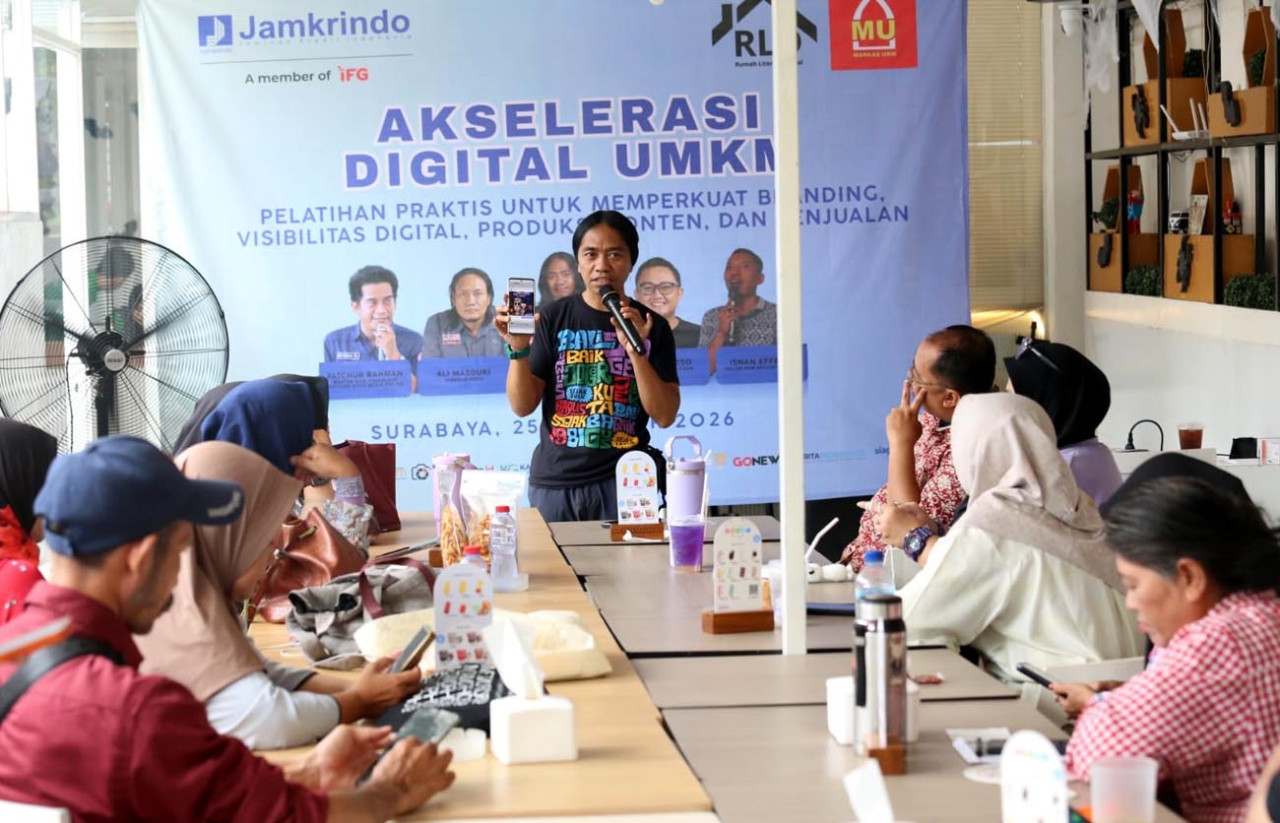 Modal HP, Pelaku UMKM Surabaya Dilatih Tembus Pasar Digital