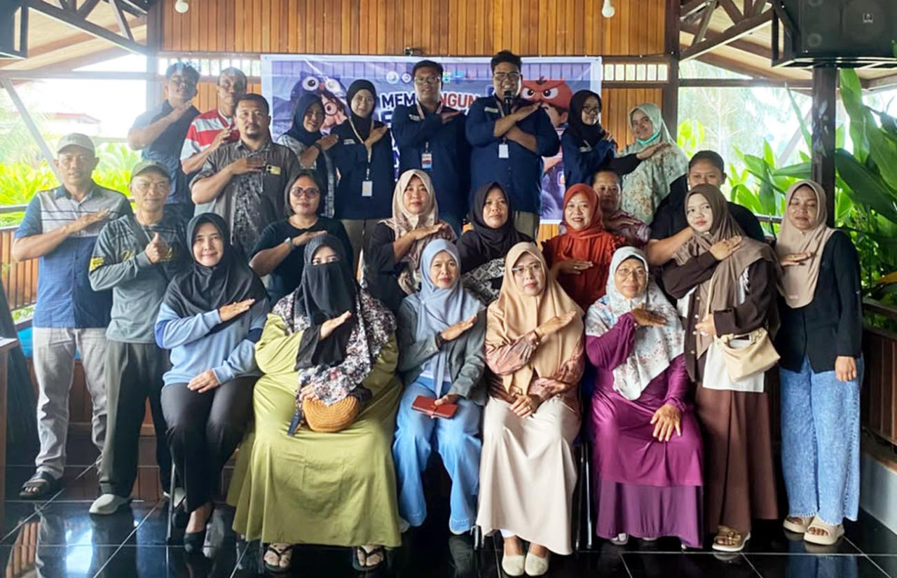 Tim Ekspedisi Patriot 18 Unair membekali pelaku UMKM Prafi, Manokwari dengan riset pasar, strategi SEO, dan Meta Ads untuk mendobrak pasar digital. (Foto/jatimnow.com)