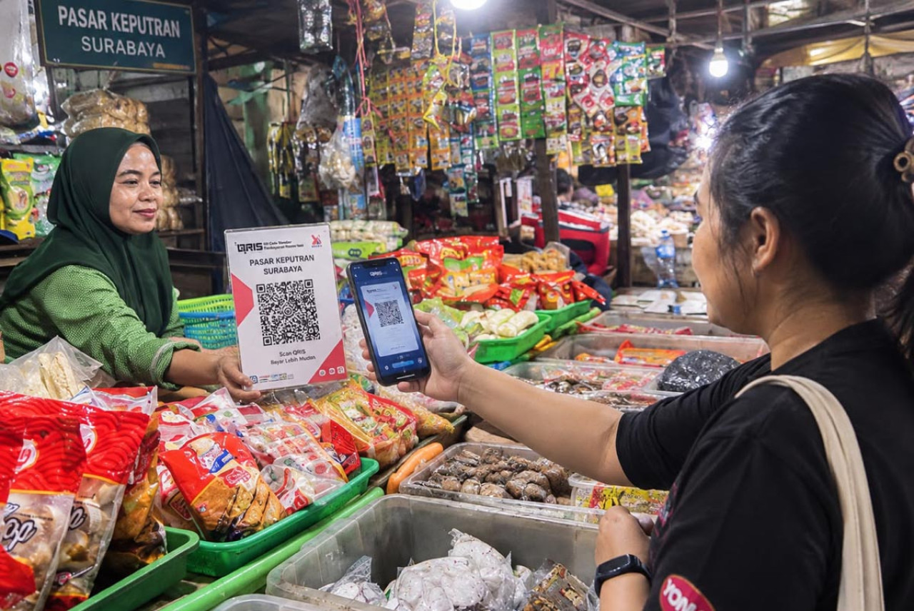 BRI Regional Office Surabaya menyediakan fasilitas WiFi di Pasar Keputran untuk mempermudah transaksi digital QRIS bagi pedagang dan pembeli. (Foto: BRI for jatimnow.com)
