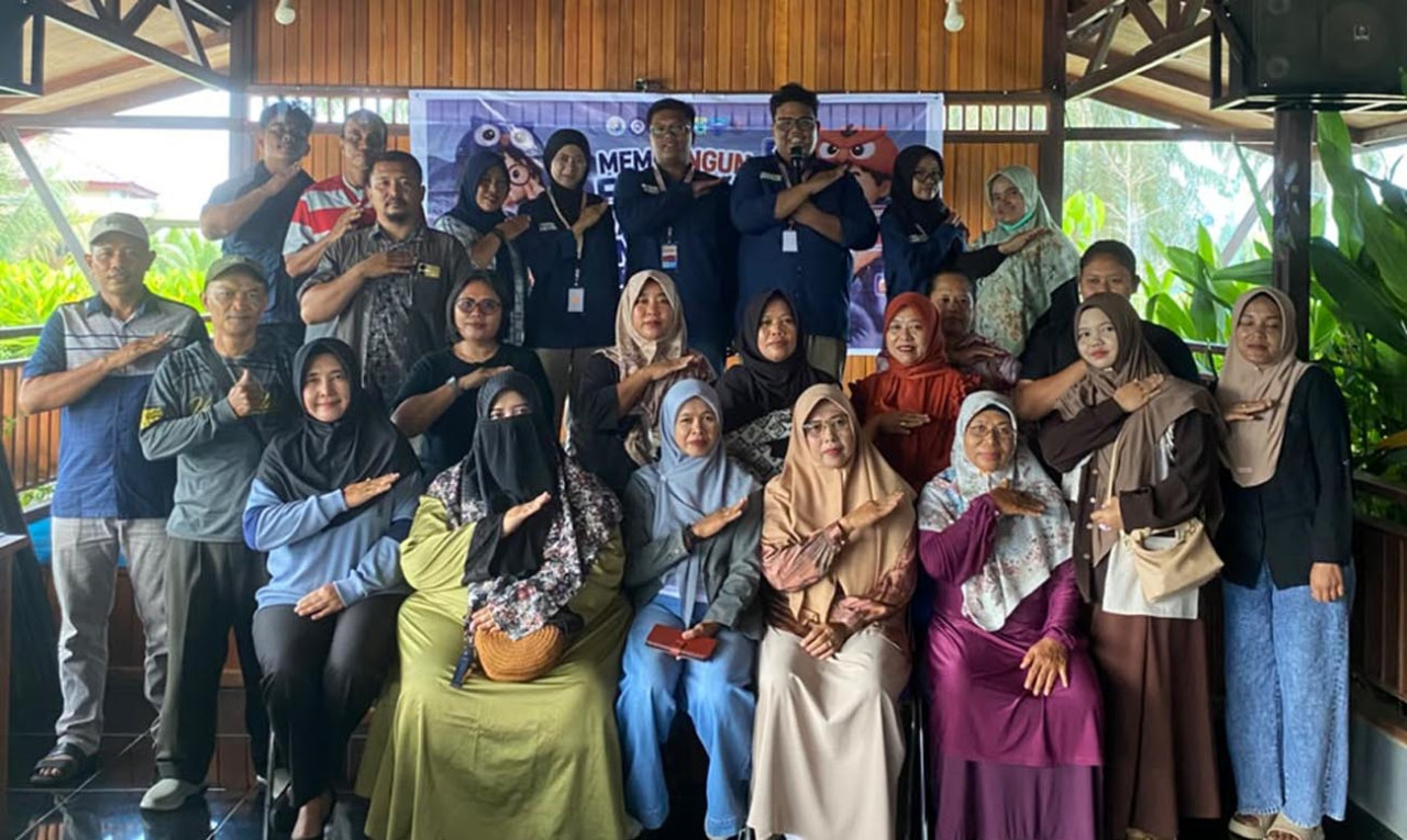 Tim Ekspedisi Patriot Unair latih UMKM kawasan transmigrasi Prafi kuasai teknik SEO dan Meta Ads demi perluas pasar dagang ke ranah daring. (Foto/jatimnow.com)