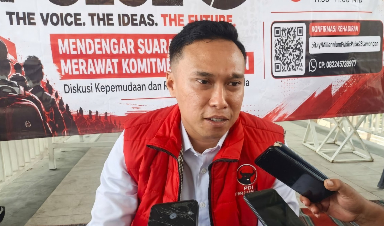 Wabup Lamongan, Dirham Akbar Aksara seusai kegiatan forum dialog PDIP Lamongan. (Foto : Adyad Ammy Iffansah/jatimnow.com)