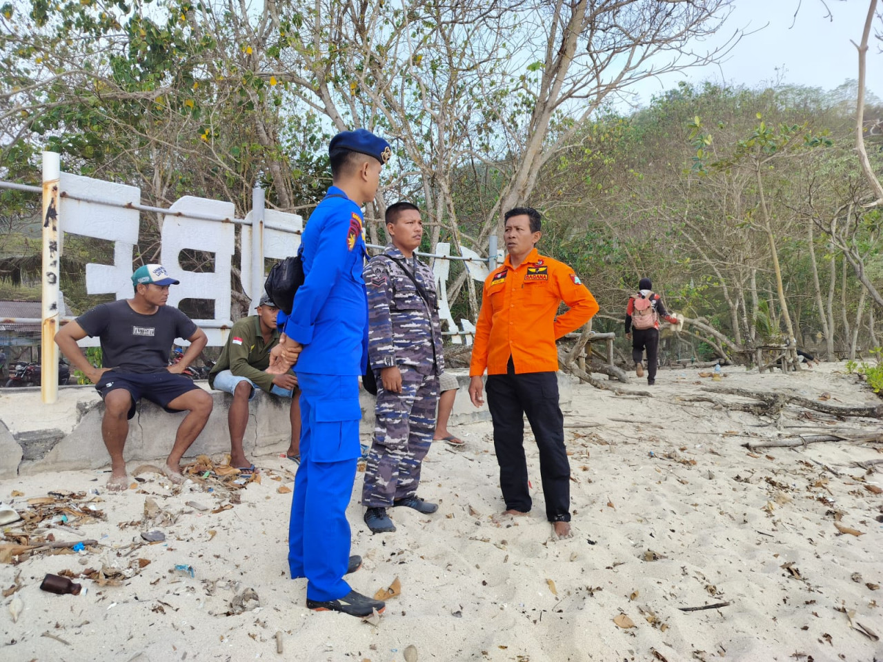 Tim SAR gabungan saat melakukan pemantauan di lokasi kejadian. (Foto: BPBD Tulungagung for jatimnow.com)