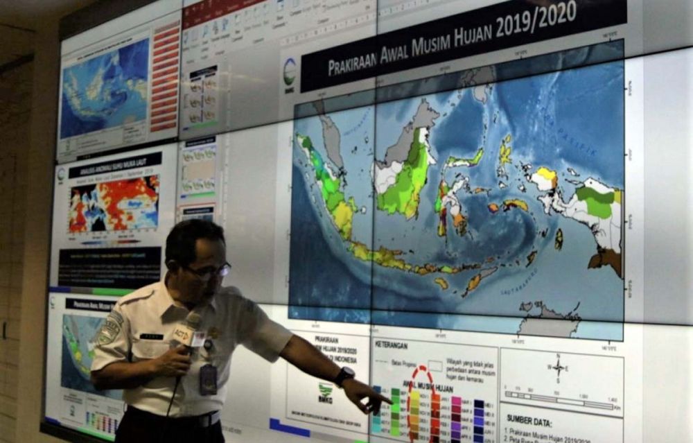BMKG menunjukkan sebaran asap akibat kebakaran hutan dan lahandi beberapa wilayah di Indonesia