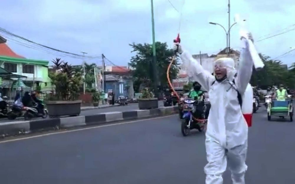 Henry Sulfianto saat menggelar aksi tunggal di Pasuruan