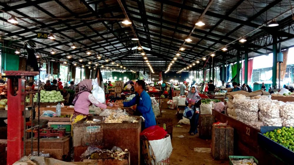 Aktivitas di Pasar Induk Osowilangun Surabaya (PIOS)