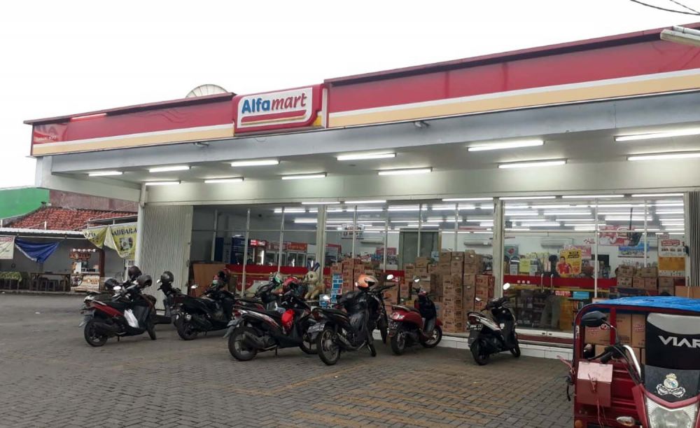 Salah satu toko modern Alfamart di Surabaya (Foto-foto: Zain Ahmad/jatimnow.com)