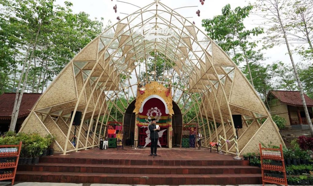 Amfiteater Osing di Perkebunan Coklat Glenmore Banyuwangi