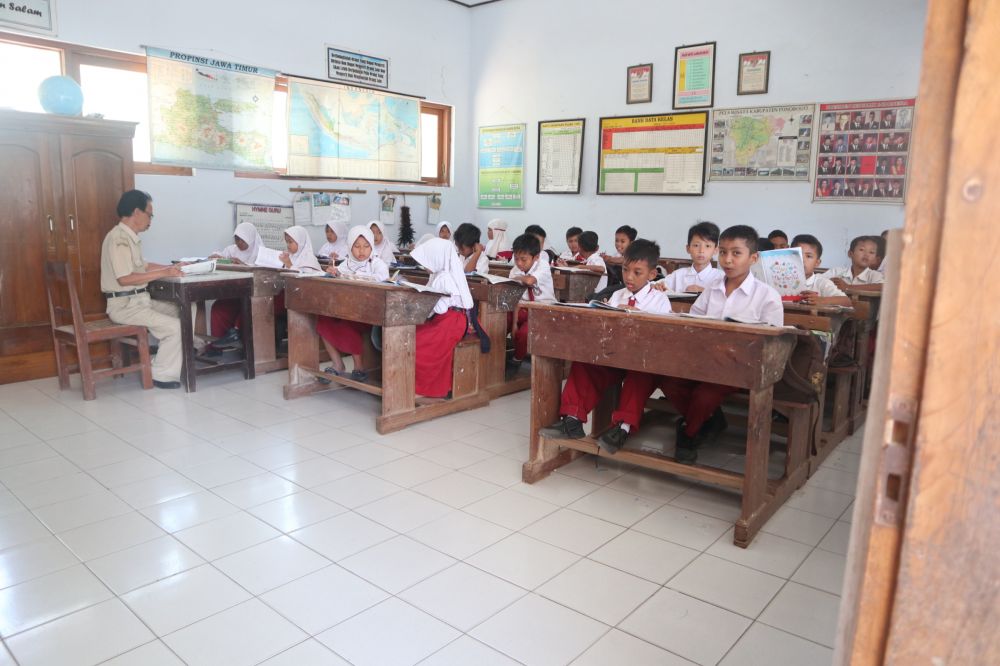 Meski lumpuh, Fattan tak pernah minder saat belajar bersama 23 teman sekelasnya