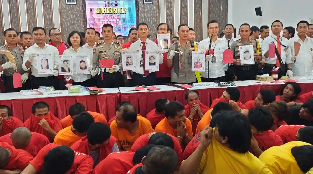 Para tersangka kasus kriminal dan narkoba yang ditangkap Polrestabes Surabaya sepanjang 2019