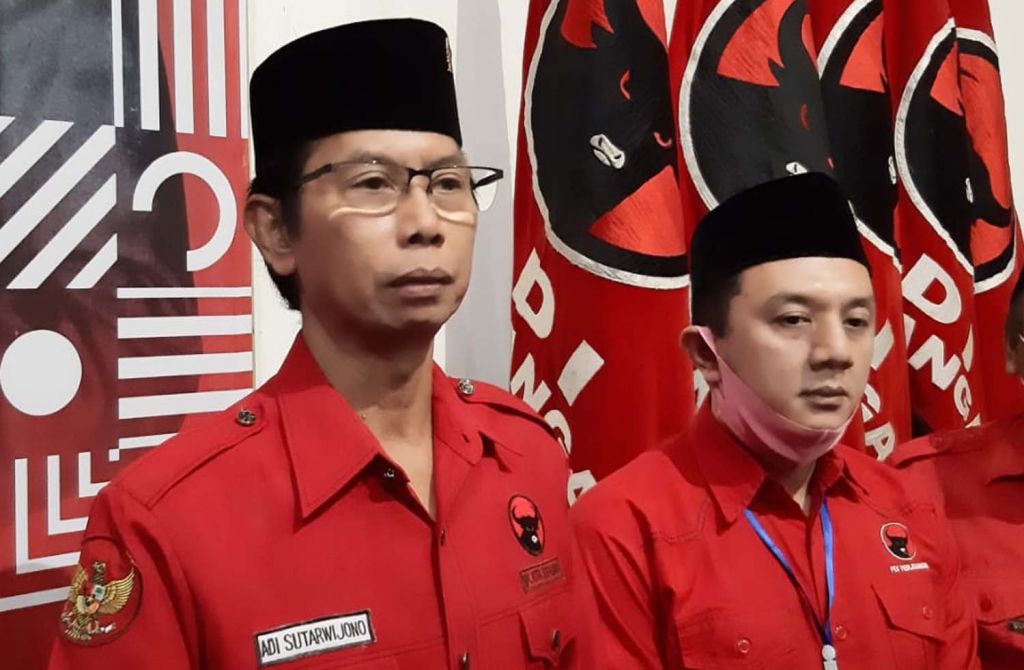 Ketua DPC PDIP Kota Surabaya, Adi Sutarwijono (kiri)
