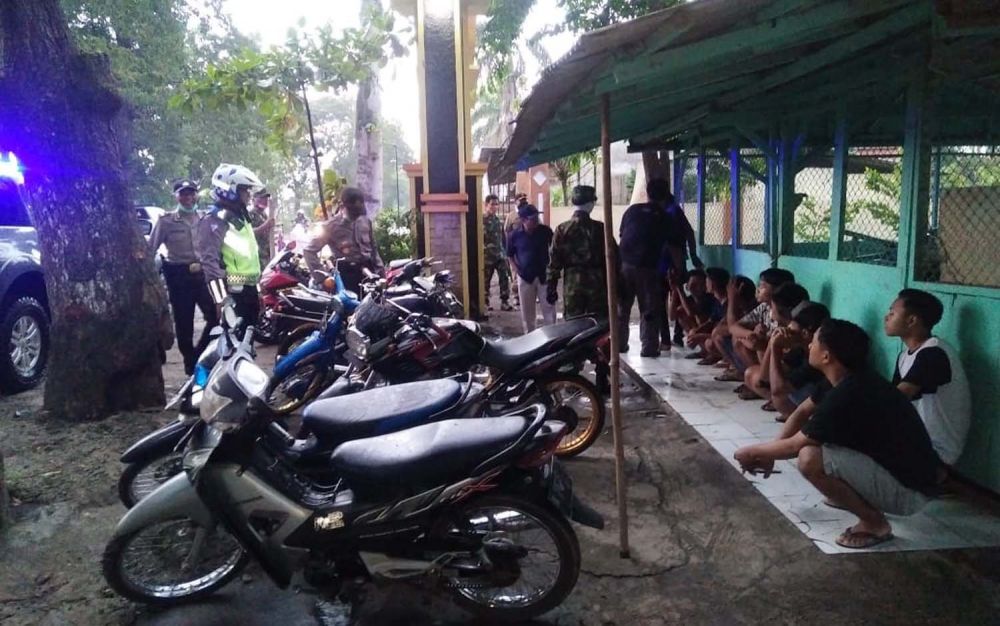 Belasan remaja dan motor yang dipakai untuk balap liar di Rejoso, Pasuruan diamankan