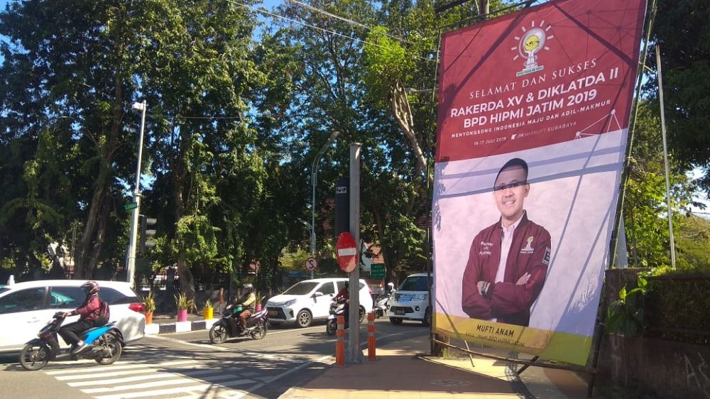 Penampakan baliho Ketum Hipmi Jatim di Surabaya
