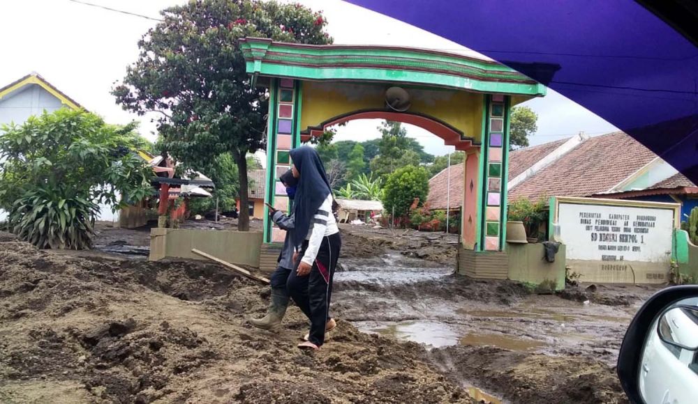Material banjir bandang di perkampungan lereng Gunung Ijen, Bondowoso