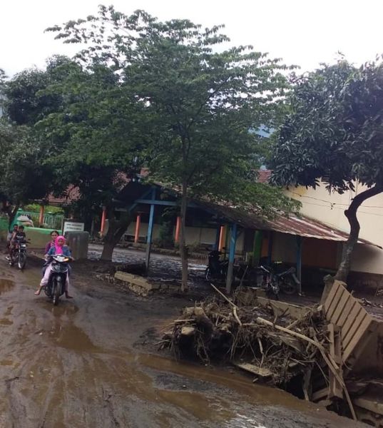 Material banjir bandang di perkampungan lereng Gunung Ijen, Bondowoso