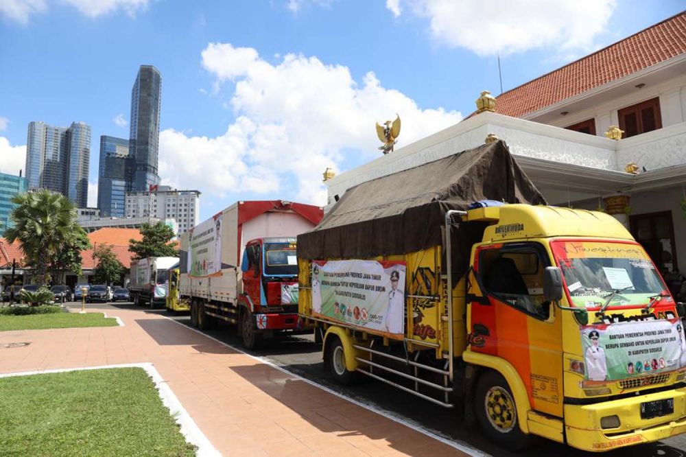 Bantuan sembako dari Pemprov Jatim untuk menopang dapur umum selama PSBB di tiga daerah