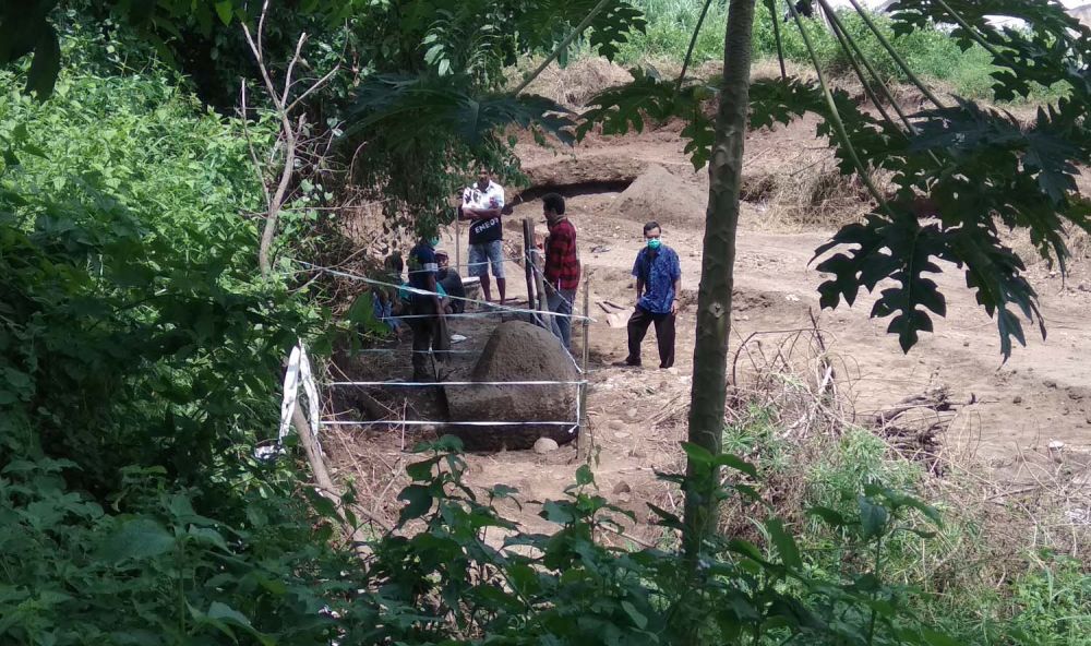 Penampakan batu andesit yang ditemukan di Situs Pendharmaan Mahesa Cempaka Mojokerto