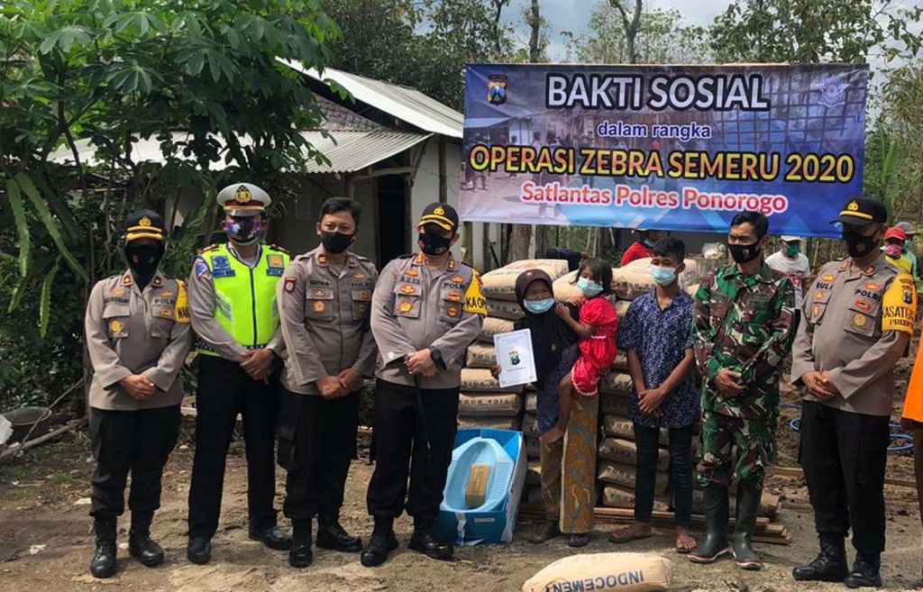 Polres Ponorogo membedah rumah Mbah Boinem