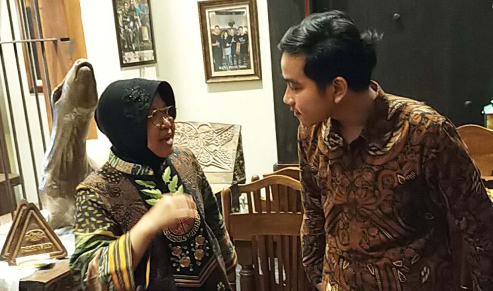 Wali Kota Surabaya Tri Rismaharini saat bertemu Gibran Rakabuming Raka, putra sulung Presiden Jokowi di Solo (Foto-foto: Farizal Tito/jatimnow.com)