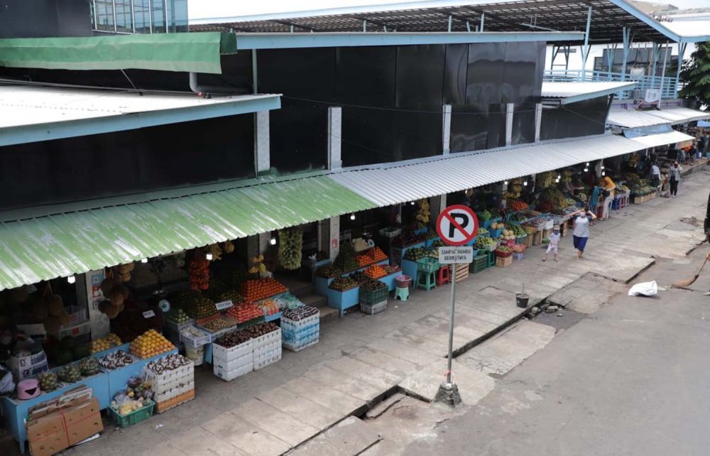 Lapak buah di Pasar Pucang Surabaya