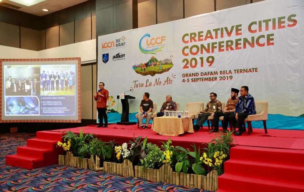 Bupati Anas menjadi salah satu narasumber Konferensi Kota Kreatif di Ternate