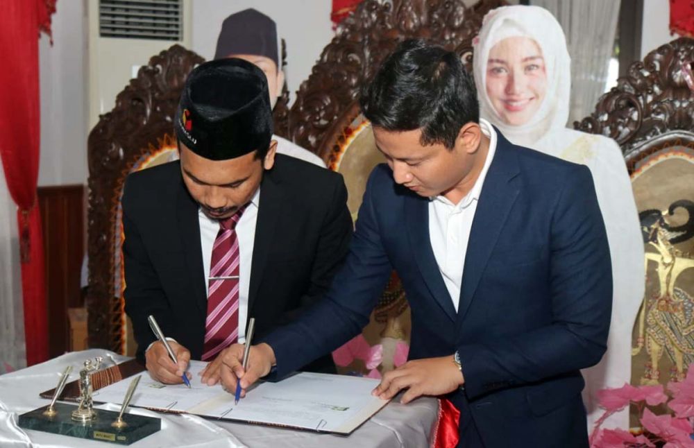 Penandatanganan Naskah Perjanjian Hibah Daerah (NPHD) antara Bupati Nur Arifin dengan KPU dan Bawaslu