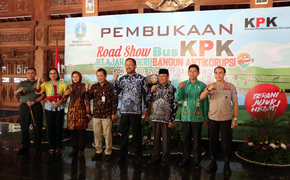 Forkompimda Ponorogo menyambut Bus KPK