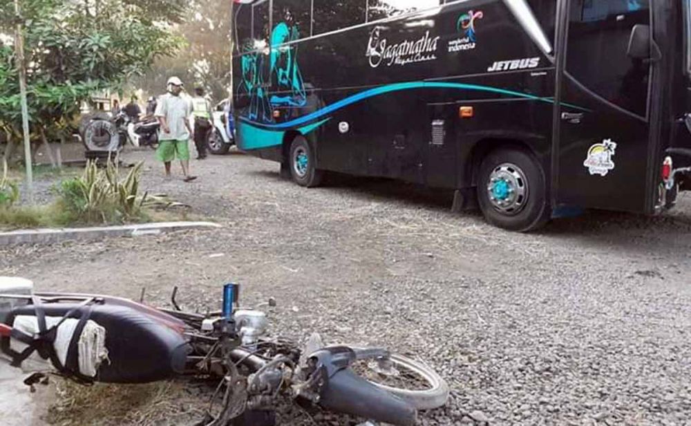 Motor yang dikendarai korban setelah ditabrak bus di Probolinggo