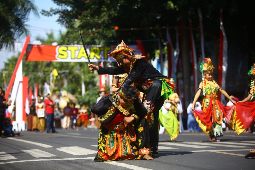 Penampilan salah satu peserta Karnaval Kebangsaan Banyuwangi